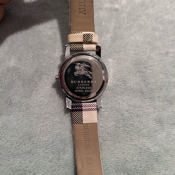BURBERRY WATCH (10/10) - Picture 4 of 7